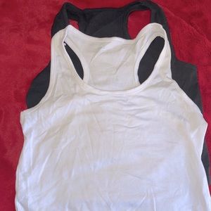 2 for 1 white and black crop tops!
